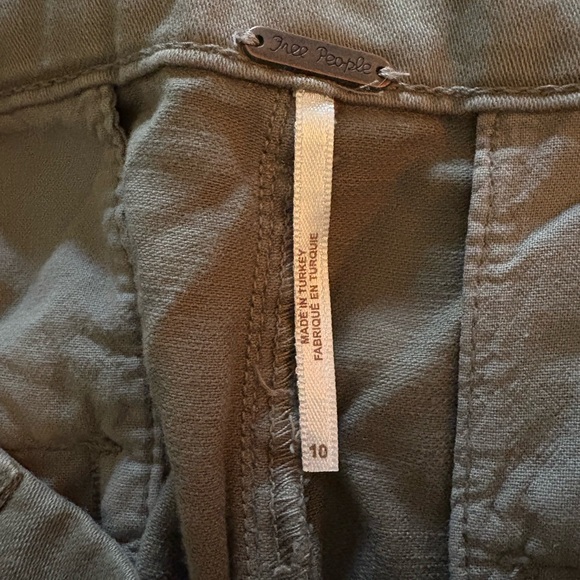 Free People Billie Chino Shorts, size 10 - Picture 8 of 8